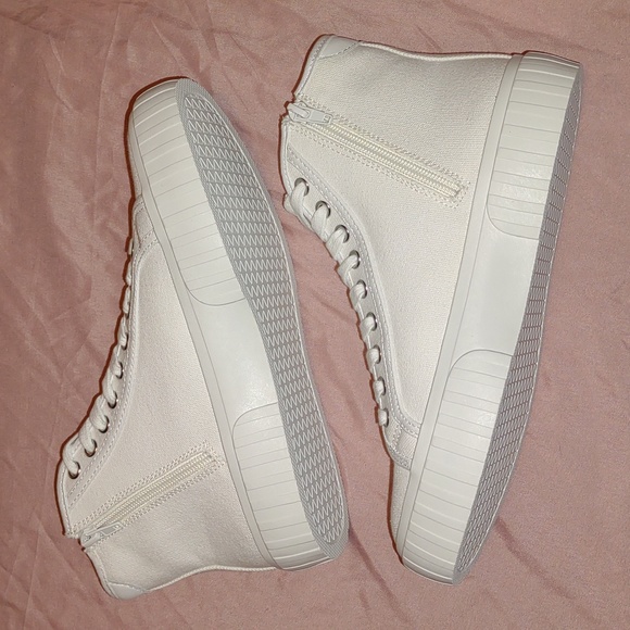 STEVE MADDEN👣 Chanced Sneaks in White - Picture 1 of 15